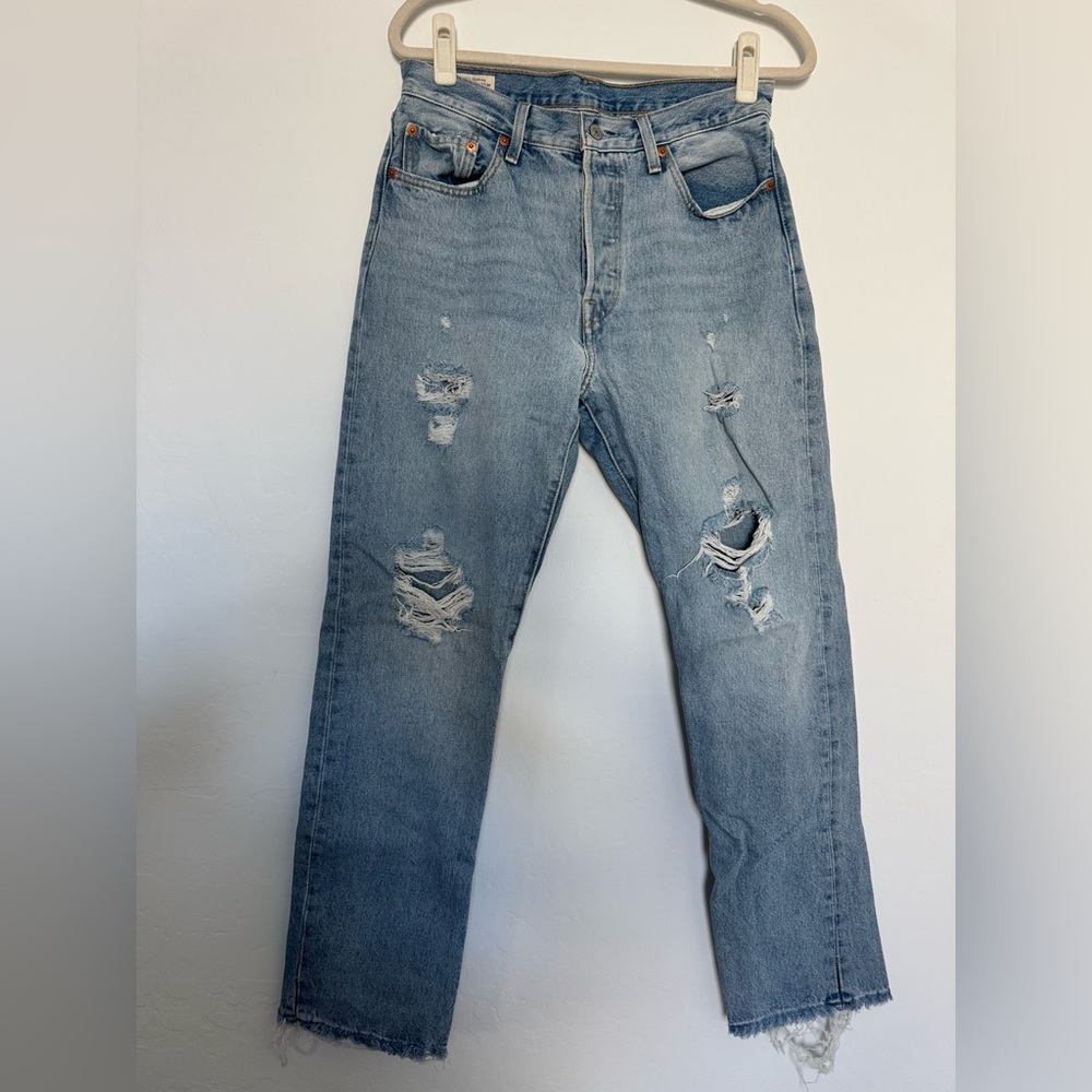 Women’s Levi 501 W29 x L30 Light Blue Distressed Straight Jeans